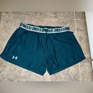 Under Armor Shorts Large